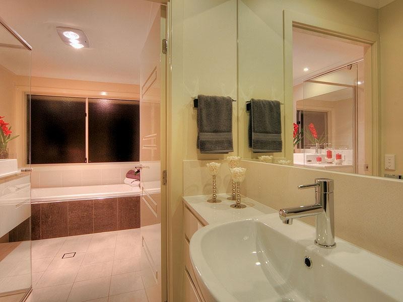 68 Rowland Avenue, Wakerley QLD 4154