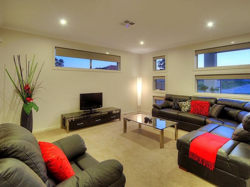 68 Rowland Avenue, Wakerley QLD 4154