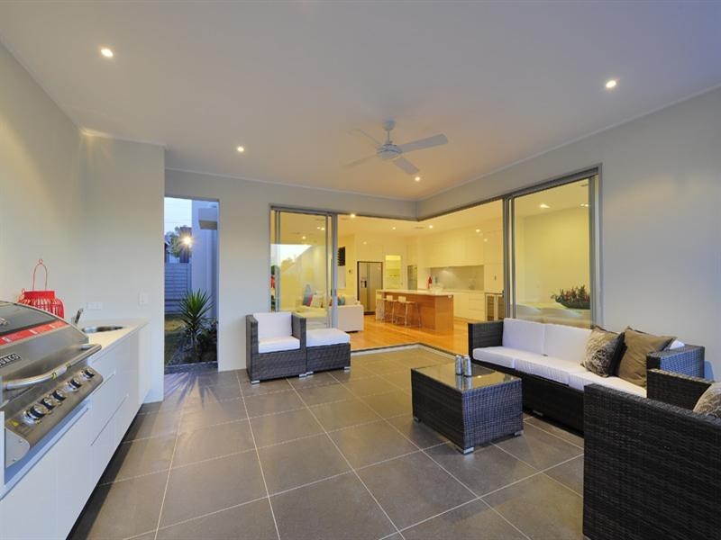 102A Fifth Avenue, Balmoral QLD 4171