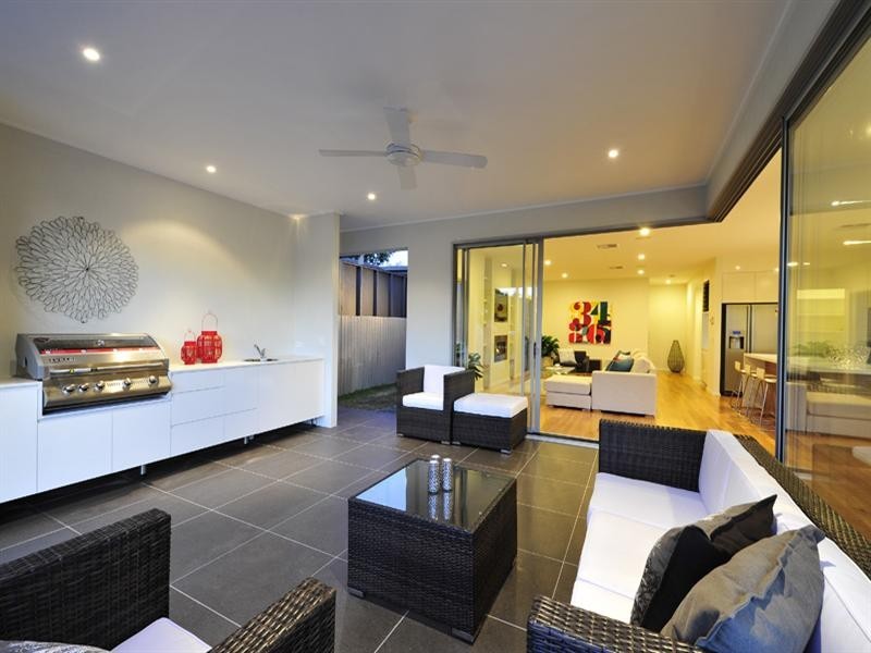 102A Fifth Avenue, Balmoral QLD 4171