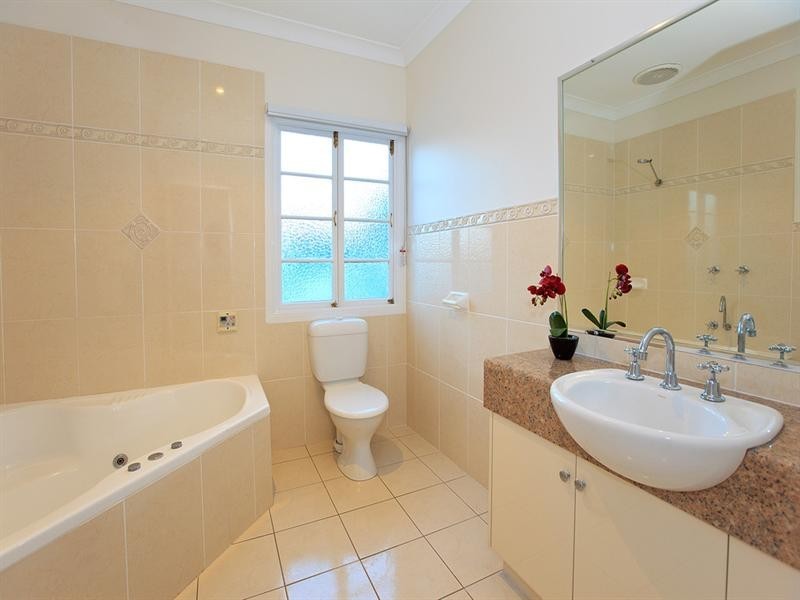 85 Lindsay Street, Hawthorne QLD 4171