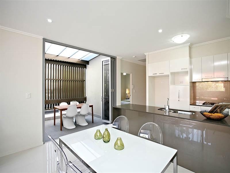 64 Barton Road, Hawthorne QLD 4171