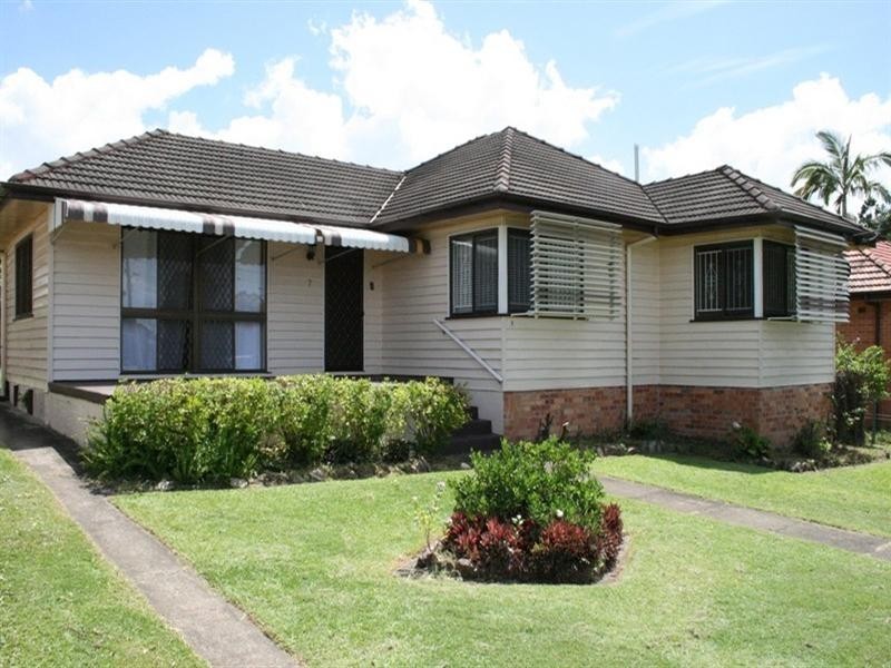 7 Delsie Street, Cannon Hill QLD 4170