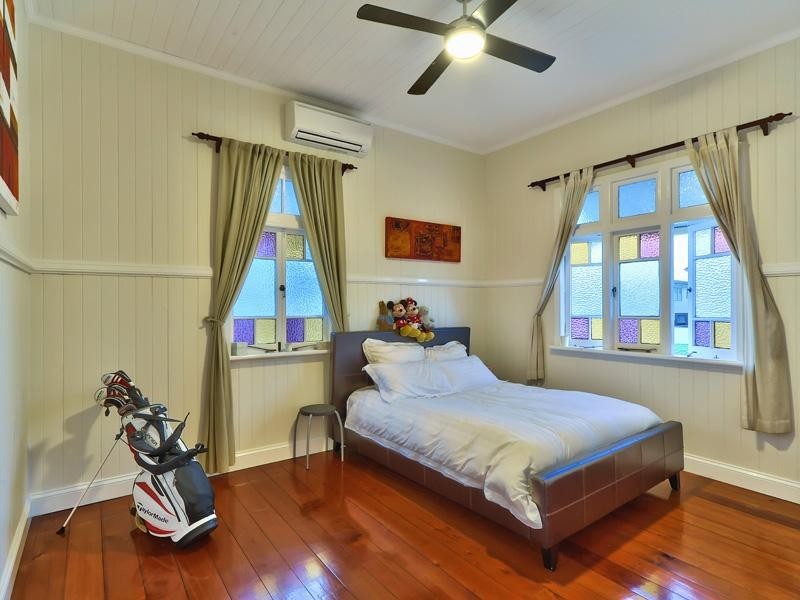 11 Karthina Street, Bulimba QLD 4171