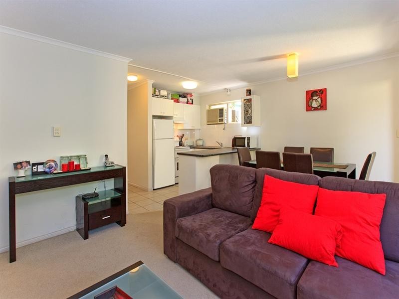 1/19 Edith Street, Greenslopes QLD 4120