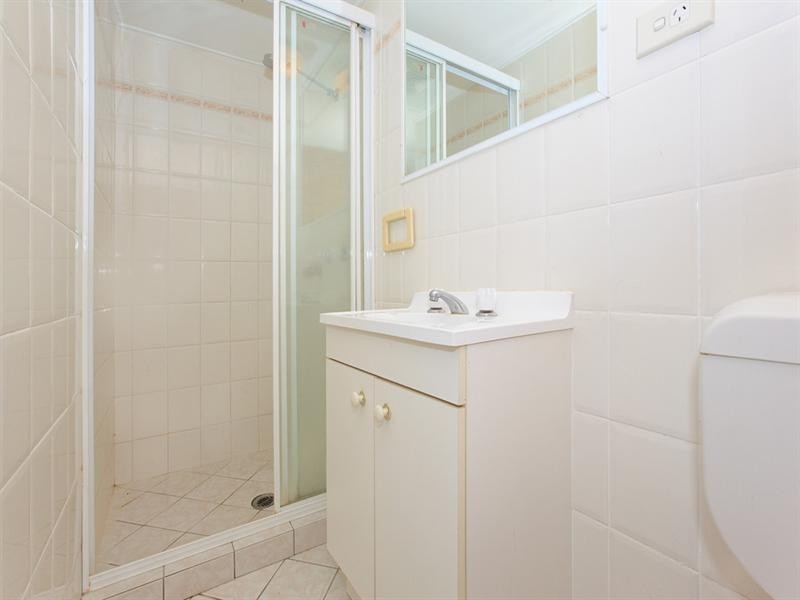 1/19 Edith Street, Greenslopes QLD 4120