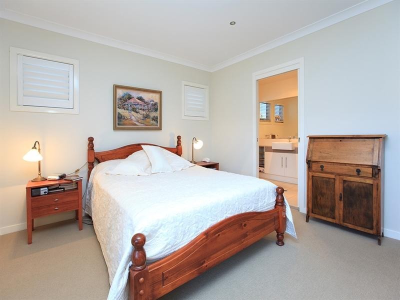 15 Kelsey Street, Coorparoo QLD 4151