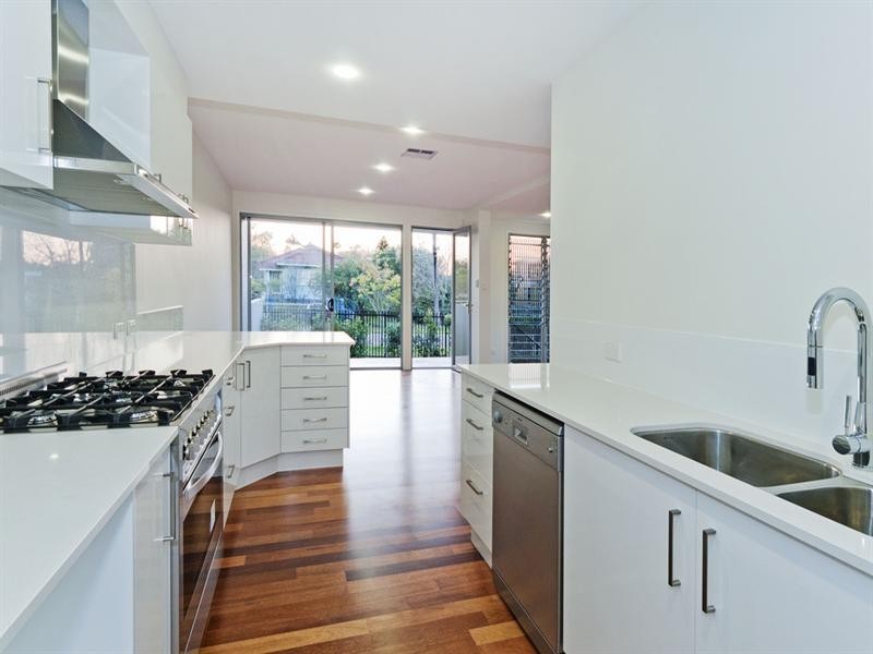 8 Redcar Street, Bulimba QLD 4171