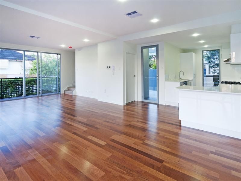 8 Redcar Street, Bulimba QLD 4171
