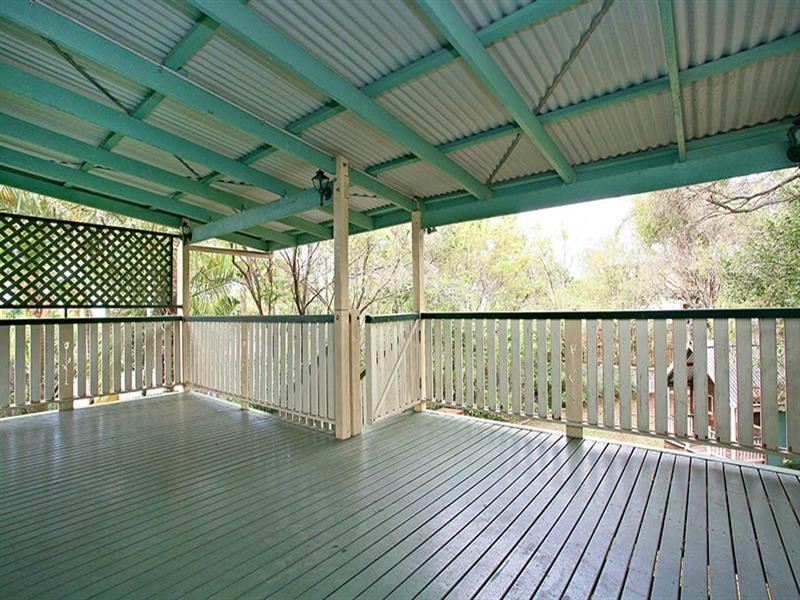 16 Moore Street, Morningside QLD 4170
