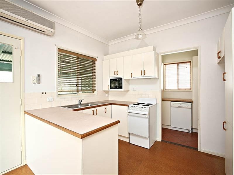 16 Moore Street, Morningside QLD 4170