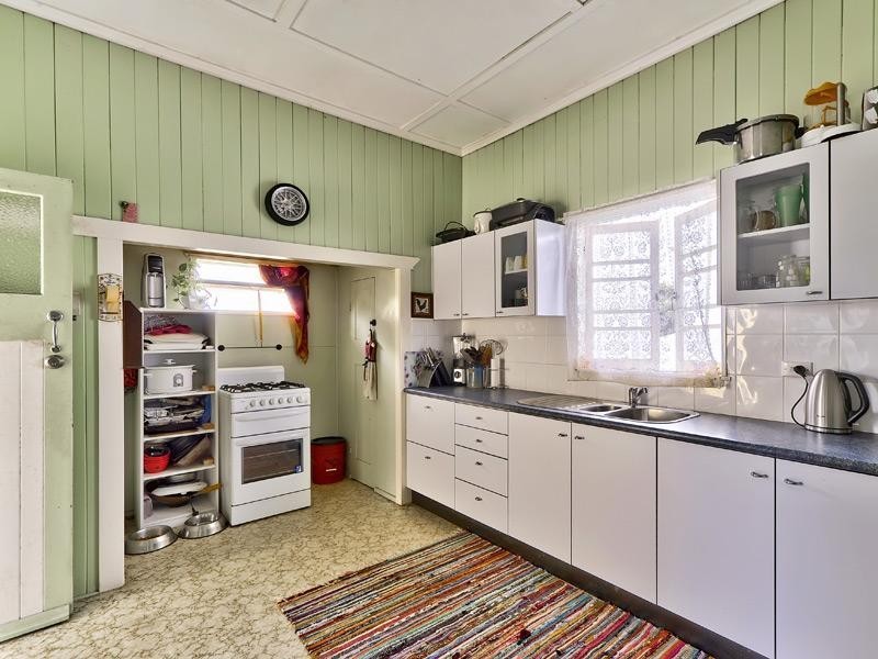 16 Blackheath Avenue, Hawthorne QLD 4171