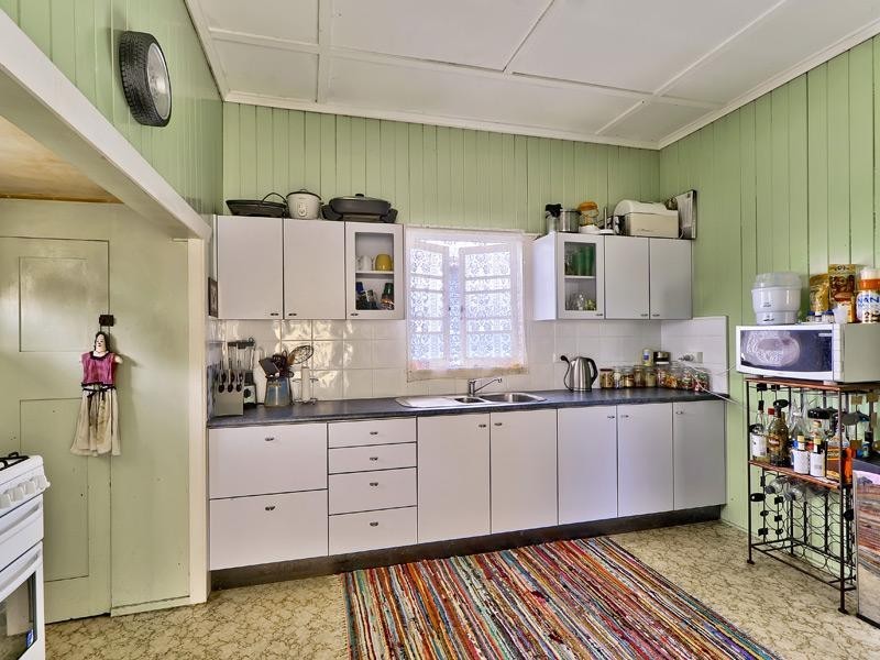 16 Blackheath Avenue, Hawthorne QLD 4171