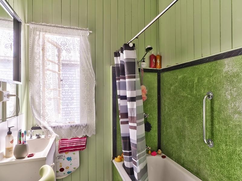 16 Blackheath Avenue, Hawthorne QLD 4171