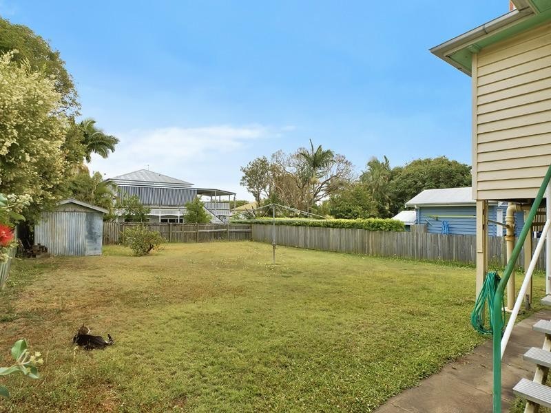 16 Blackheath Avenue, Hawthorne QLD 4171