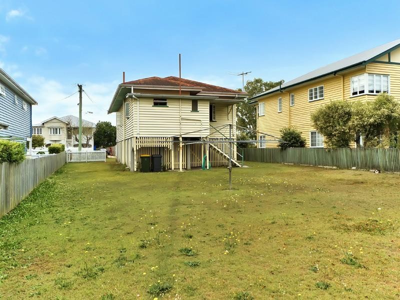 16 Blackheath Avenue, Hawthorne QLD 4171