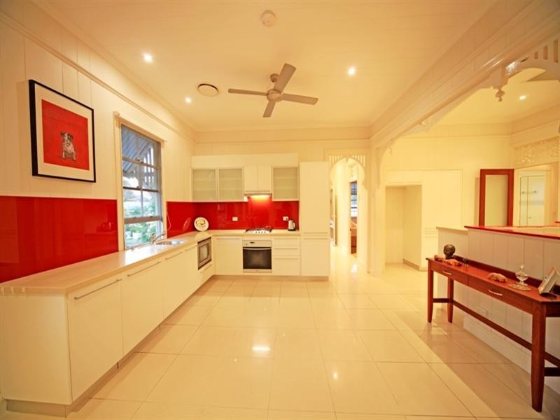 53 Harris Street, Hawthorne QLD 4171