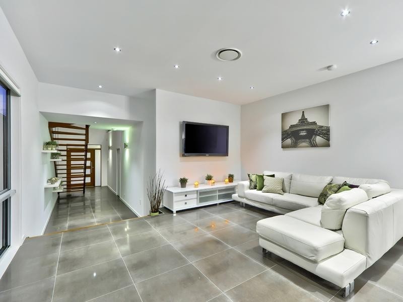 155 Macrossan Avenue, Norman Park QLD 4170