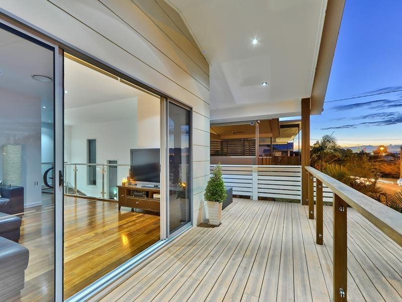 155 Macrossan Avenue, Norman Park QLD 4170