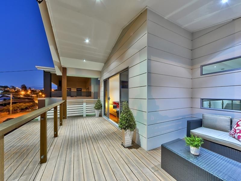 155 Macrossan Avenue, Norman Park QLD 4170