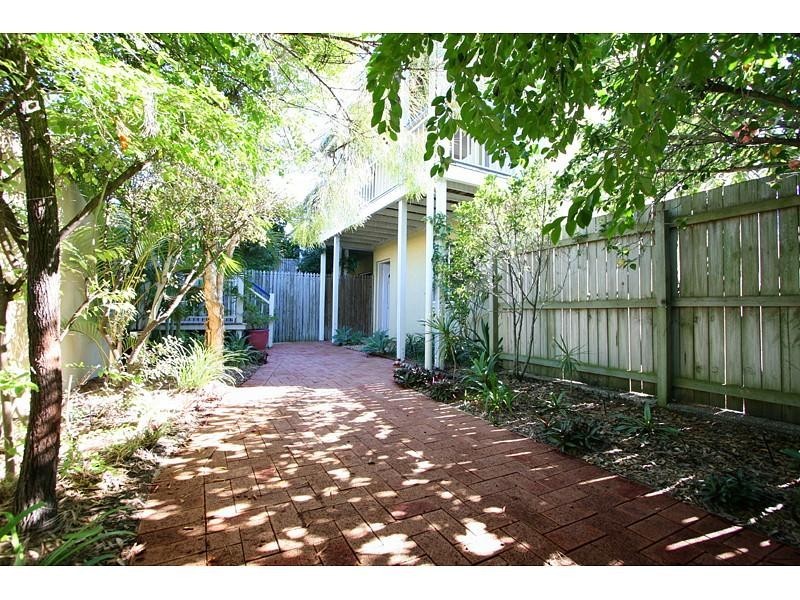 6/7 Miles Street, Hawthorne QLD 4171