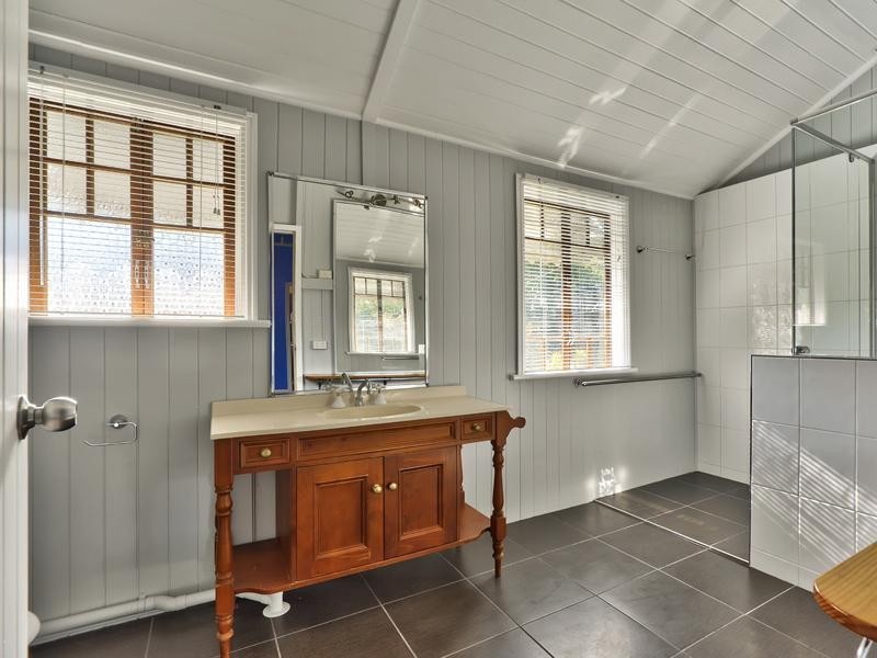 61 Wynnum Road, Norman Park QLD 4170