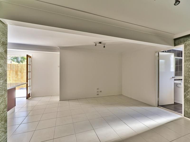 61 Wynnum Road, Norman Park QLD 4170