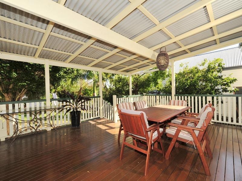17 Stewart Street, Hawthorne QLD 4171
