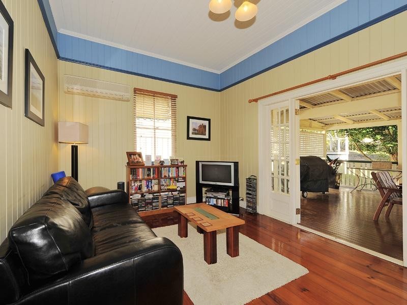 17 Stewart Street, Hawthorne QLD 4171