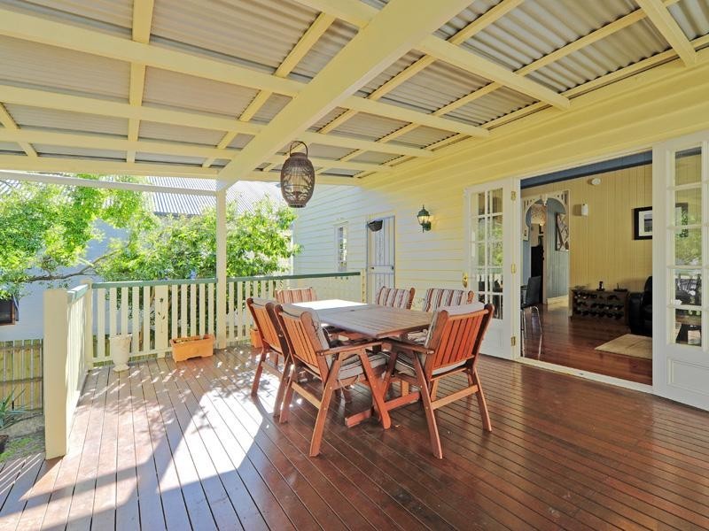 17 Stewart Street, Hawthorne QLD 4171