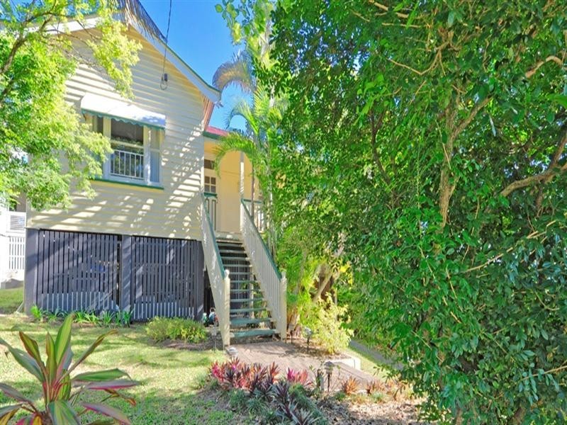 17 Stewart Street, Hawthorne QLD 4171