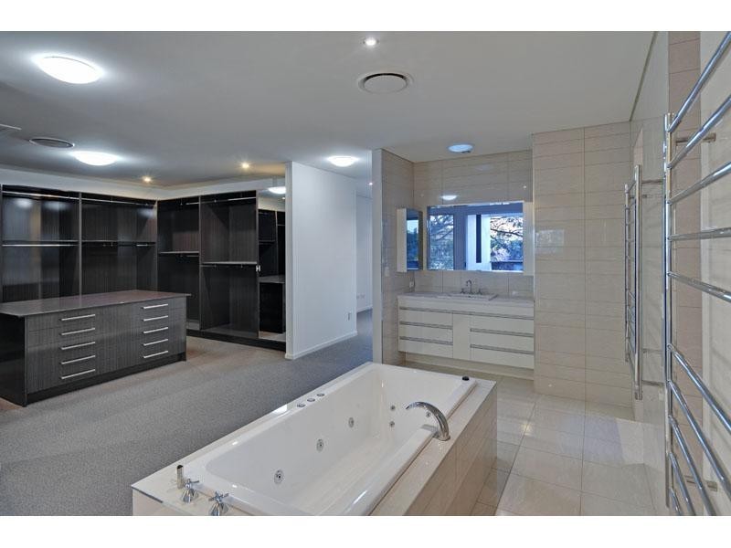 91 Brisbane Corso, Fairfield QLD 4103