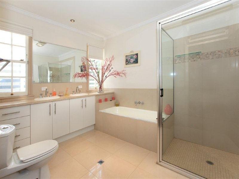 8 Aster Street, Cannon Hill QLD 4170