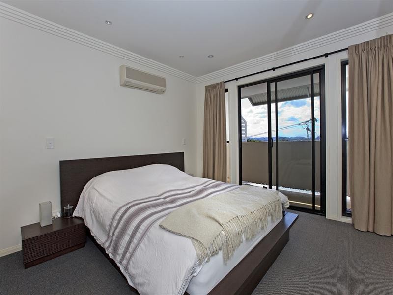 3/5 Wambool Street, Bulimba QLD 4171