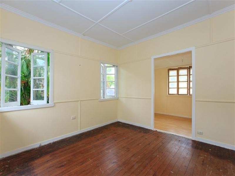 13 Balmoral Street, Hawthorne QLD 4171