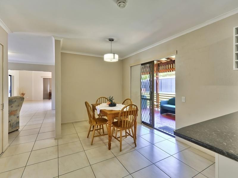 10 Kinsella Street, Belmont QLD 4153