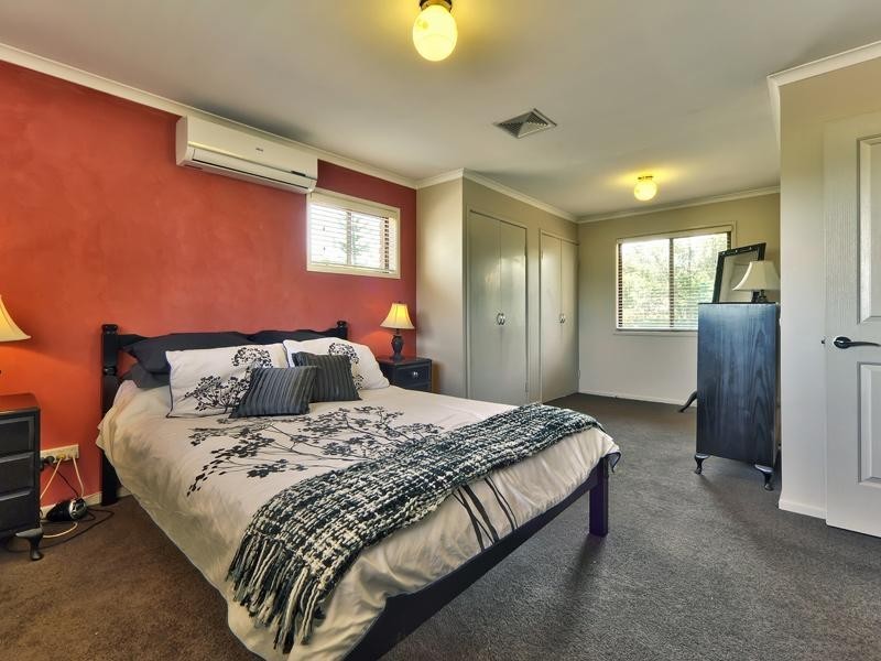 10 Kinsella Street, Belmont QLD 4153