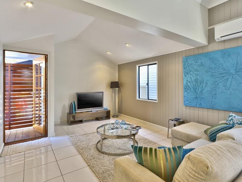 19 Burlington Street, East Brisbane QLD 4169