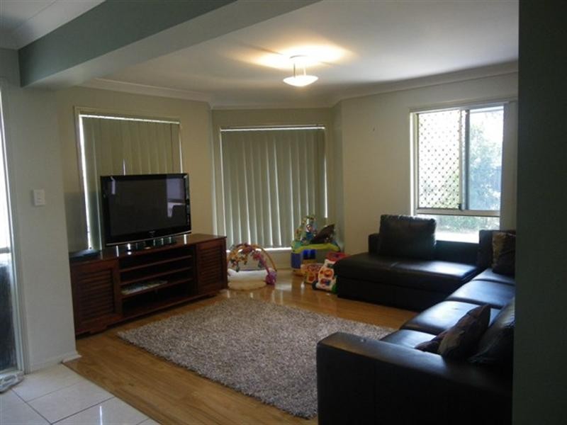 6 Karajini Crescent, Parkinson QLD 4115