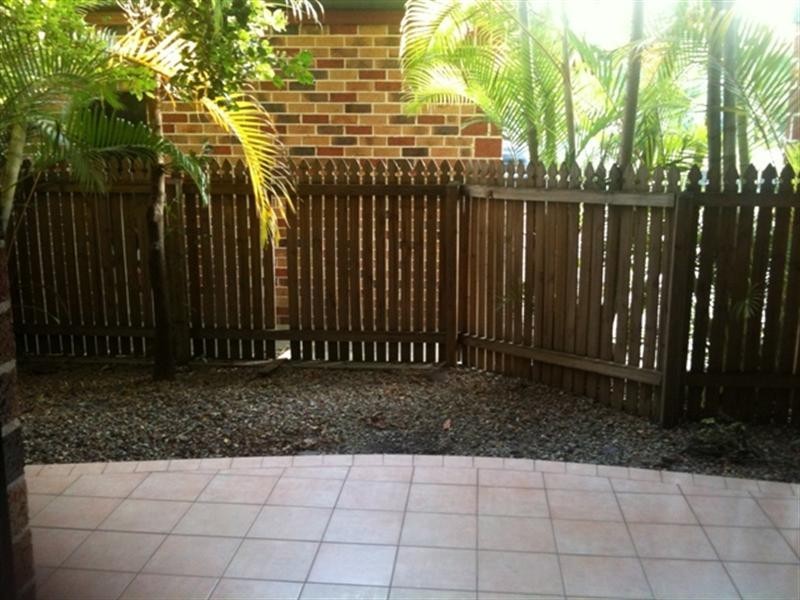 2/11 Malcolm Street, Hawthorne QLD 4171