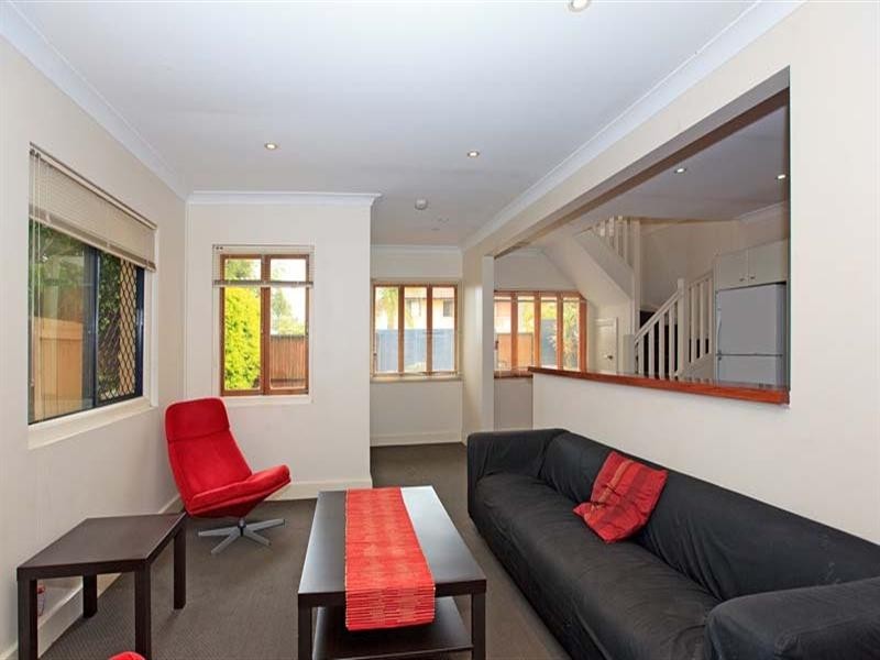 309 Cornwall Street, Greenslopes QLD 4120