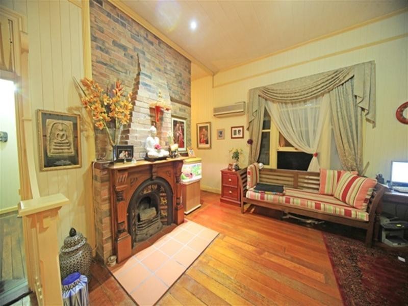 9 Norman Street, East Brisbane QLD 4169