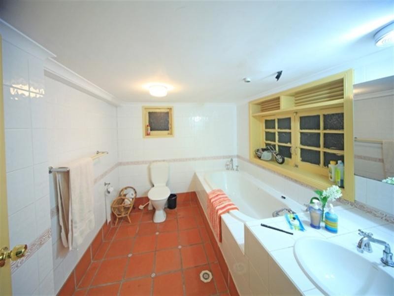 9 Norman Street, East Brisbane QLD 4169