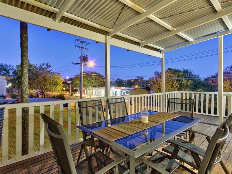 114 McIlwraith Avenue, Norman Park QLD 4170
