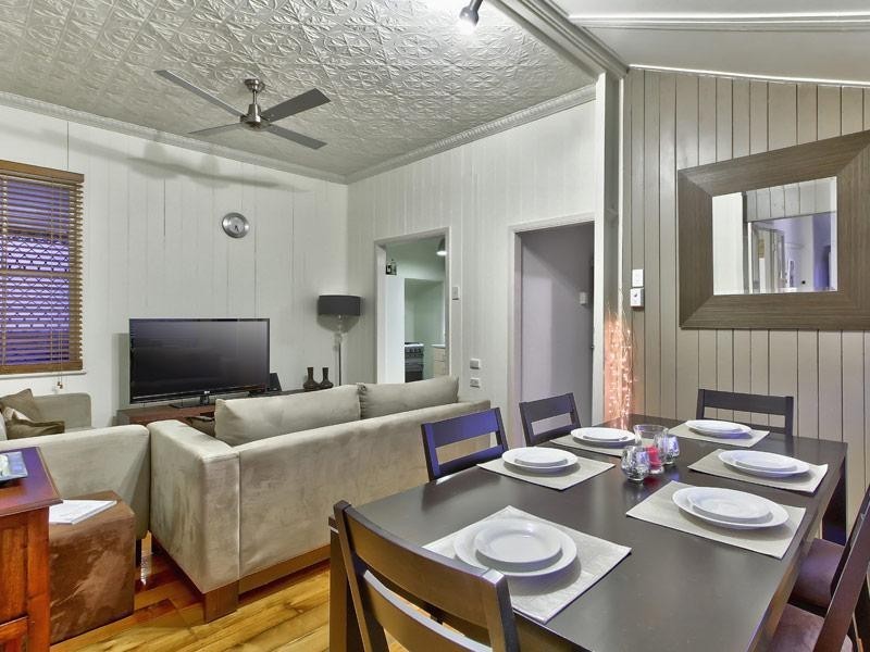 114 McIlwraith Avenue, Norman Park QLD 4170