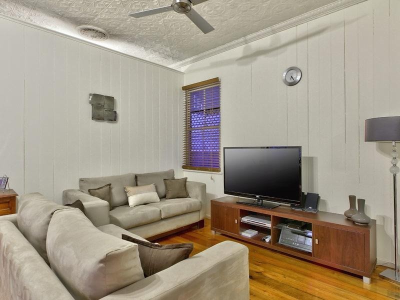 114 McIlwraith Avenue, Norman Park QLD 4170