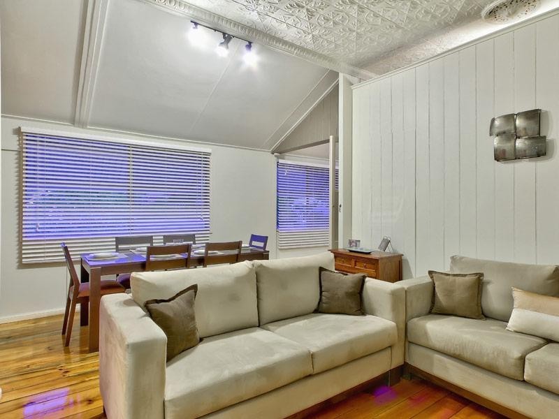 114 McIlwraith Avenue, Norman Park QLD 4170
