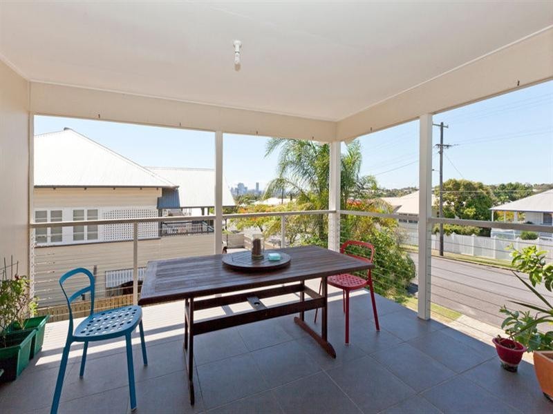 61 McIlwraith Avenue, Norman Park QLD 4170