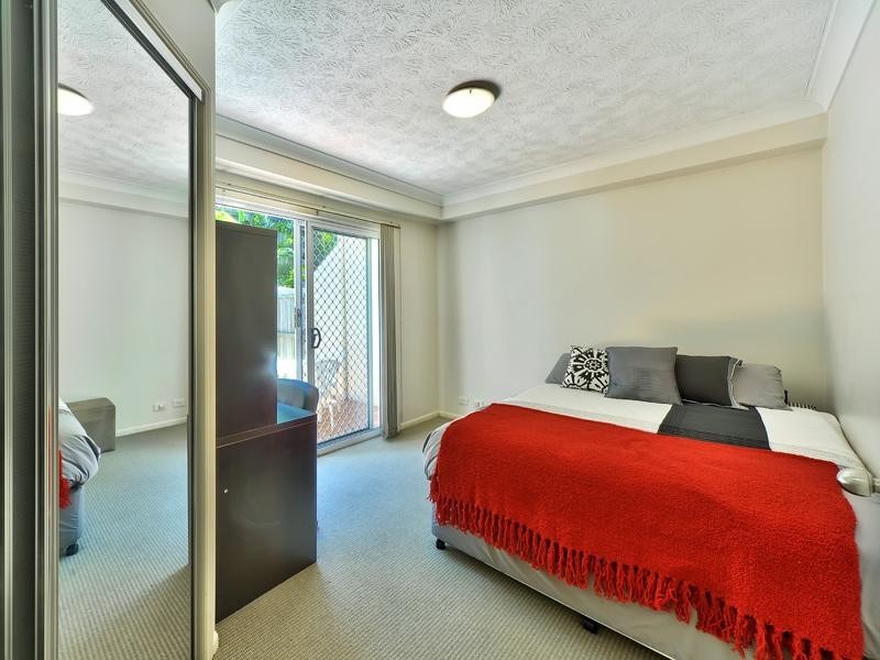 3/16 Miles Street, Hawthorne QLD 4171