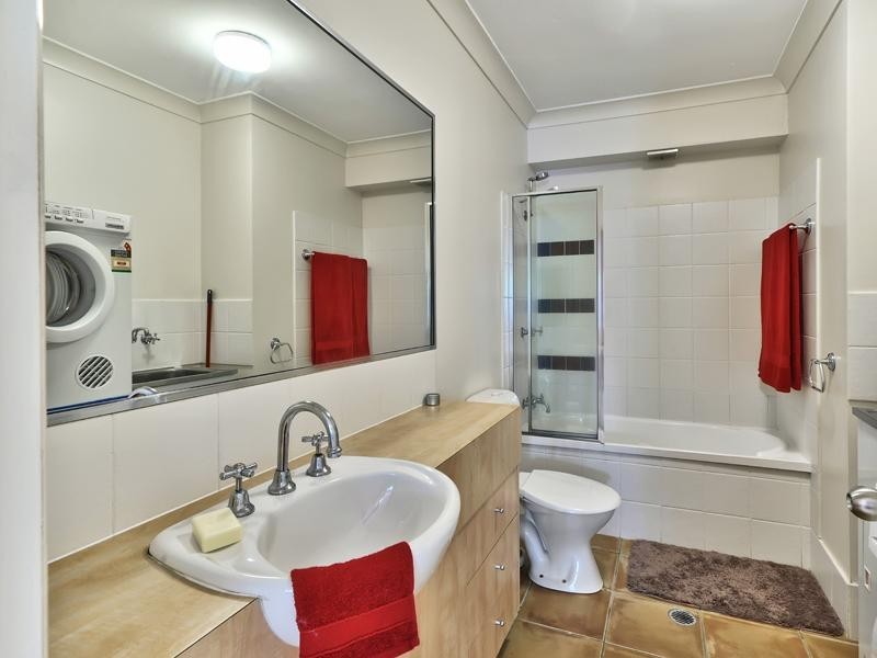 3/16 Miles Street, Hawthorne QLD 4171